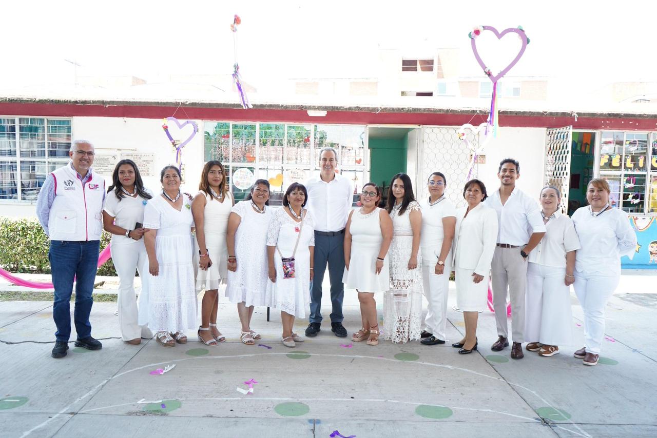 Visita Pepe Chedraui desayunador escolar en el Jardín de Niños “La Flor”